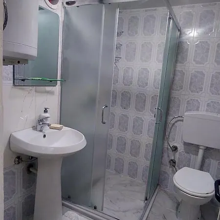 Holiday Home Shkoder בית נופש *
